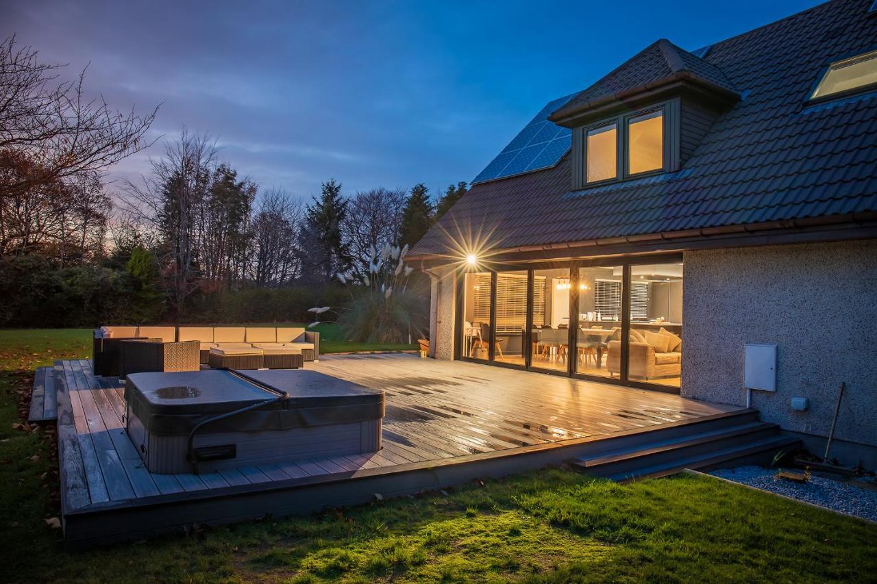 Opulent, Relaxing Home With Hot Tub Fochabers Exteriér fotografie